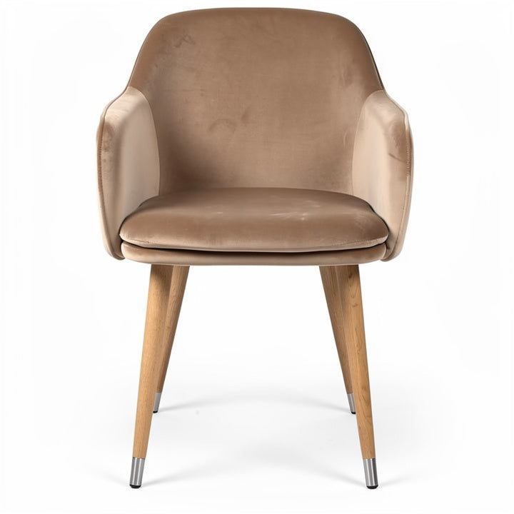 **Technische titel in het Nederlands: Luxe designstoel met houten poten en zachte bekleding**